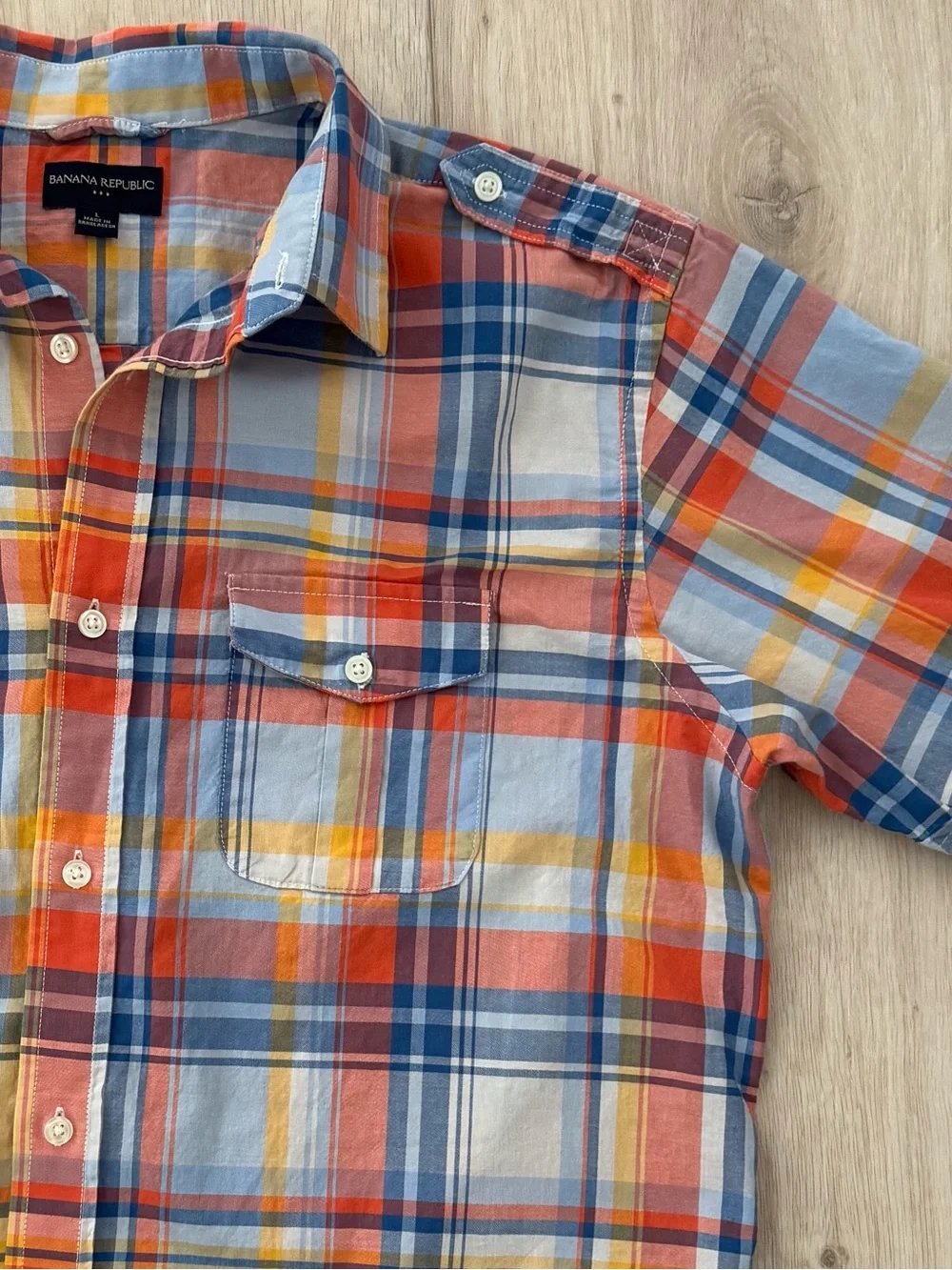 Banana Republic men’s Large madras plaid short sleeve button-down camp shirt